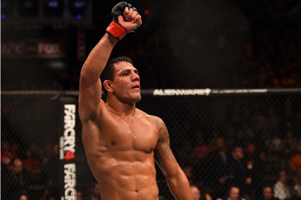 Essa foi a primeira defesa de cinturão de Rafael dos Anjos no UFC - Divulgação