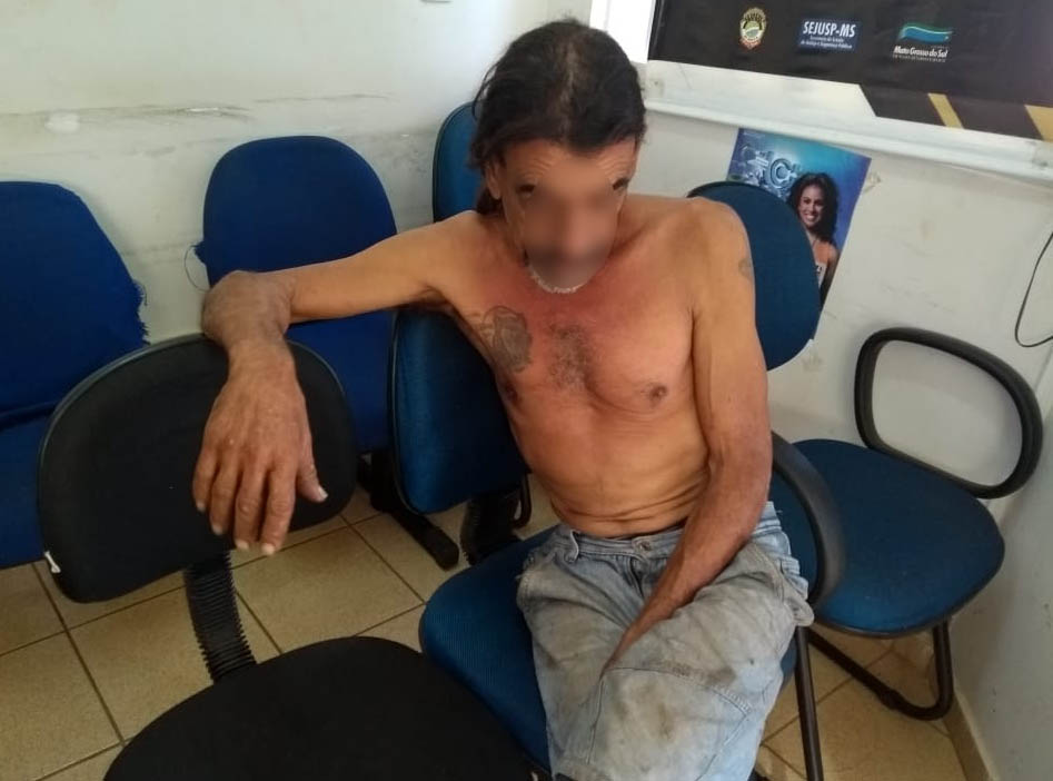 Aparelhos de ar condicionado, tinta e um carro foram furtados pelos bandidos - André Barbosa/JPNews