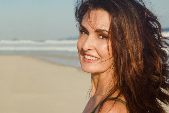 Fátima Bernardes conta seus cuidados com corpo, pele e cabelo aos 55 anos