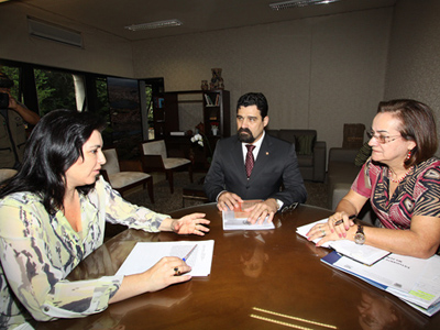 Simone Tebet, promotr Sérgio Harfouche e a secretária estadual de Educação, Nilene Badeca -