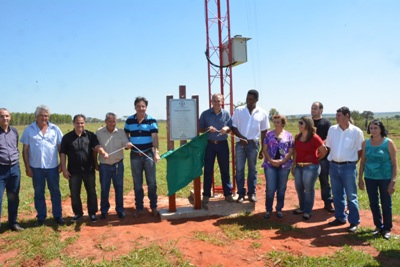 Inauguração da torre e da sala digital possibilita aulas de informática e acesso à internet -