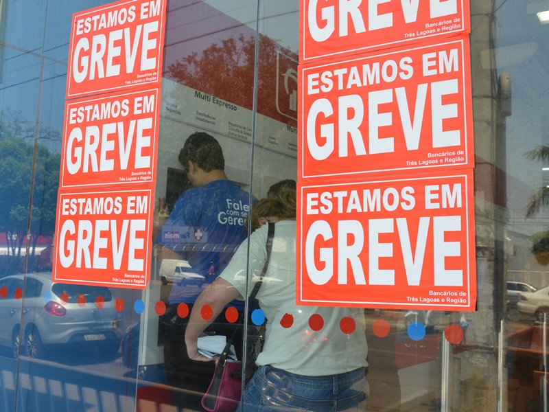 Desde a semana passada, clientes têm recorrido aos terminais de autoatendimento  - Claudio Pereira