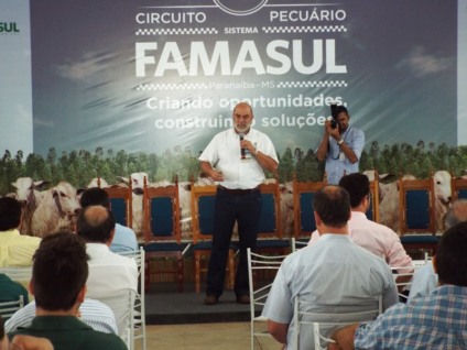 Consultoria acompanha o dia a dia do mercado pecuário - Roberto Chamorro