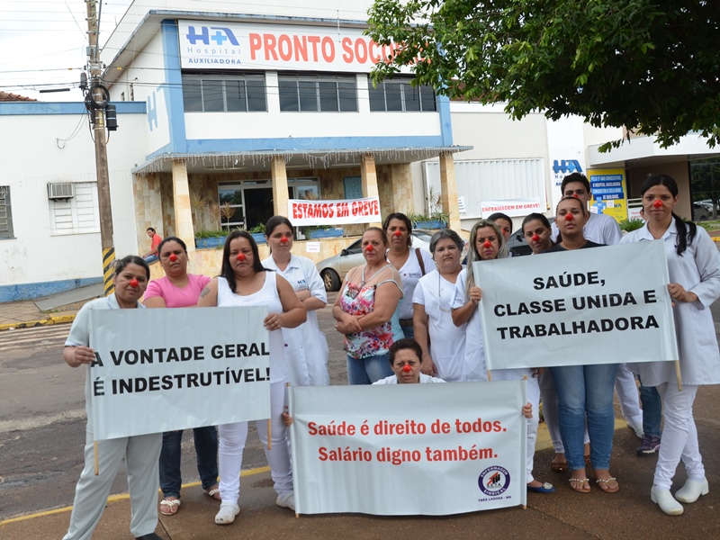 Na tarde de ontem, funcionários do Auxiliadora realizaram uma passeata pela avenida Rosário Congro - Claudio Pereira/JP