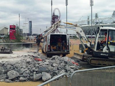 Ainda existe muito entulho nas imediações de algumas obras em Londres -