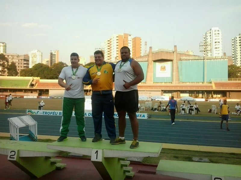 Atleta Gustavo no pódium Troféu Brasil 2014 - Divulgação