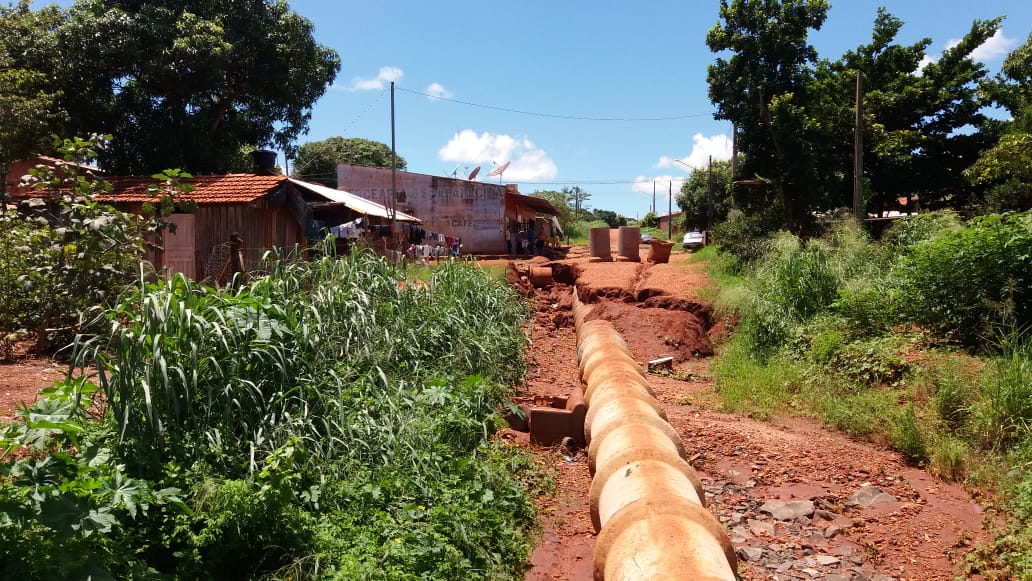 De acordo com moradores do bairro as obras foram paralisadas - Alex Santos