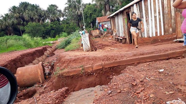 Moradores do local relatam medo de dormir e acordar dentro d'água - Rede social