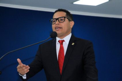 Parlamentar questionou a demora do Executivo para resolver a escuridão da Capital após cinco meses de entrega do relatório - Izaías Medeiras/Câmara Municipal