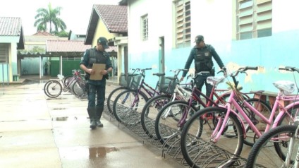 Ação preventiva é feita diariamente pela equipe policial nas escolas públicas e privadas da cidade - Reprodução/TVC HD