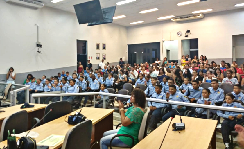 Patrulha Mirim Rodoviária é um projeto social em que crianças e adolescentes são instruídos e fomentados na parte intelectual, civil e física - Divulgação/BPMRv