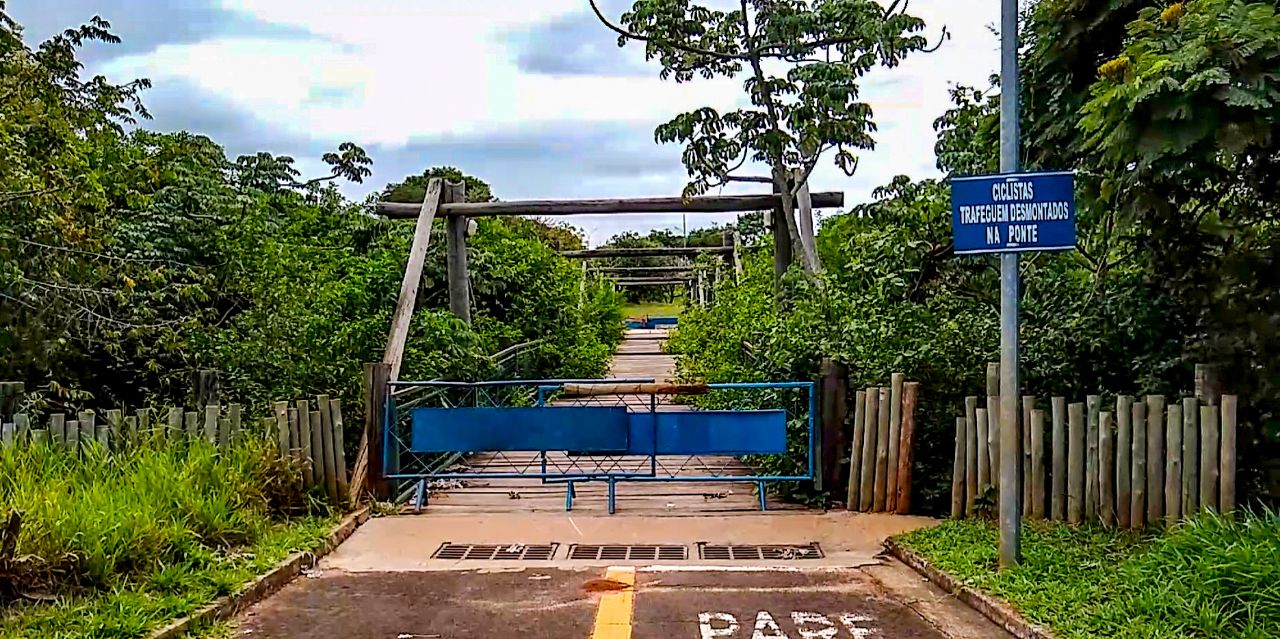 Ponte do Sóter está interditada há anos - Erick Marques/CBN CG