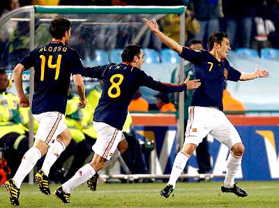 Villa (7) comemora o golaço que marcou contra o Chile -