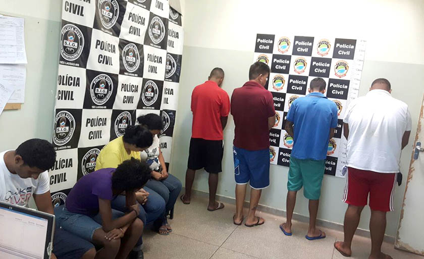 Ao menos 9 homens e 5 mulheres tiveram mandados de prisão cumpridos - Divulgação/PM