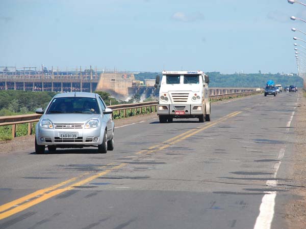 CESP faz operação tapa-buraco e promete reforma da pavimentação asfaltica ainda para este ano - CESP faz operação tapa-buraco e promete reforma da pavimentação asfaltica ainda para este ano -