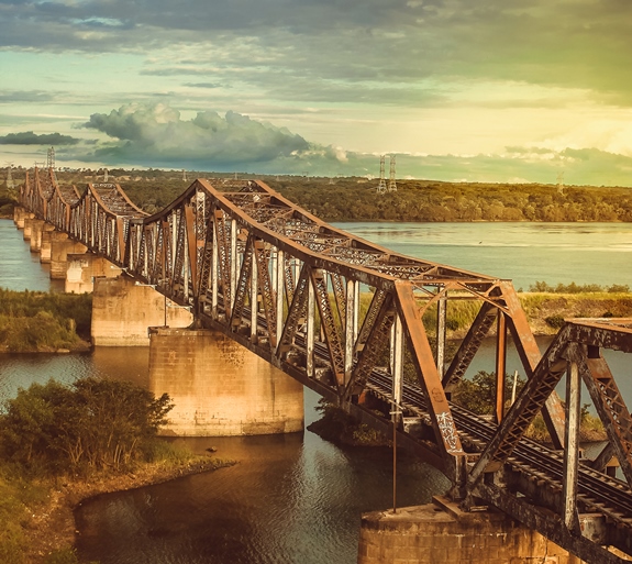 Ponte ferroviária foi inaugurada em 1926. - Arquivo/JPNews