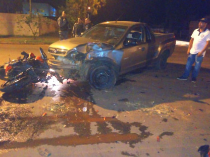 Na colisão, mulher de 29 anos ficou gravemente ferida. - Divulgação