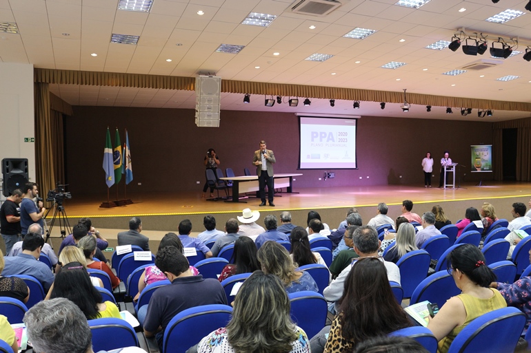 Representantes de prefeituras e de entidades da sociedade civil se reuniram em Três Lagoas - Danielle Leduc/JPNews