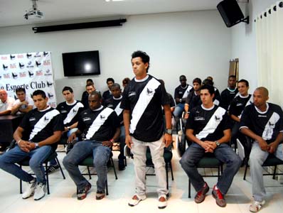 Jogadores do Misto na apresentação: há quase dois meses eles estão sem salários -