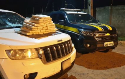 A droga estava escondida dentro do veículo, que era conduzidos por um casal paraguaio - Divulgação/PRF