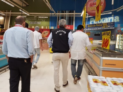 Havia produtos com prazo de validade expirado, sem informações essenciais como procedência e prazo de validade, impróprios para  consumo - Procon/MS