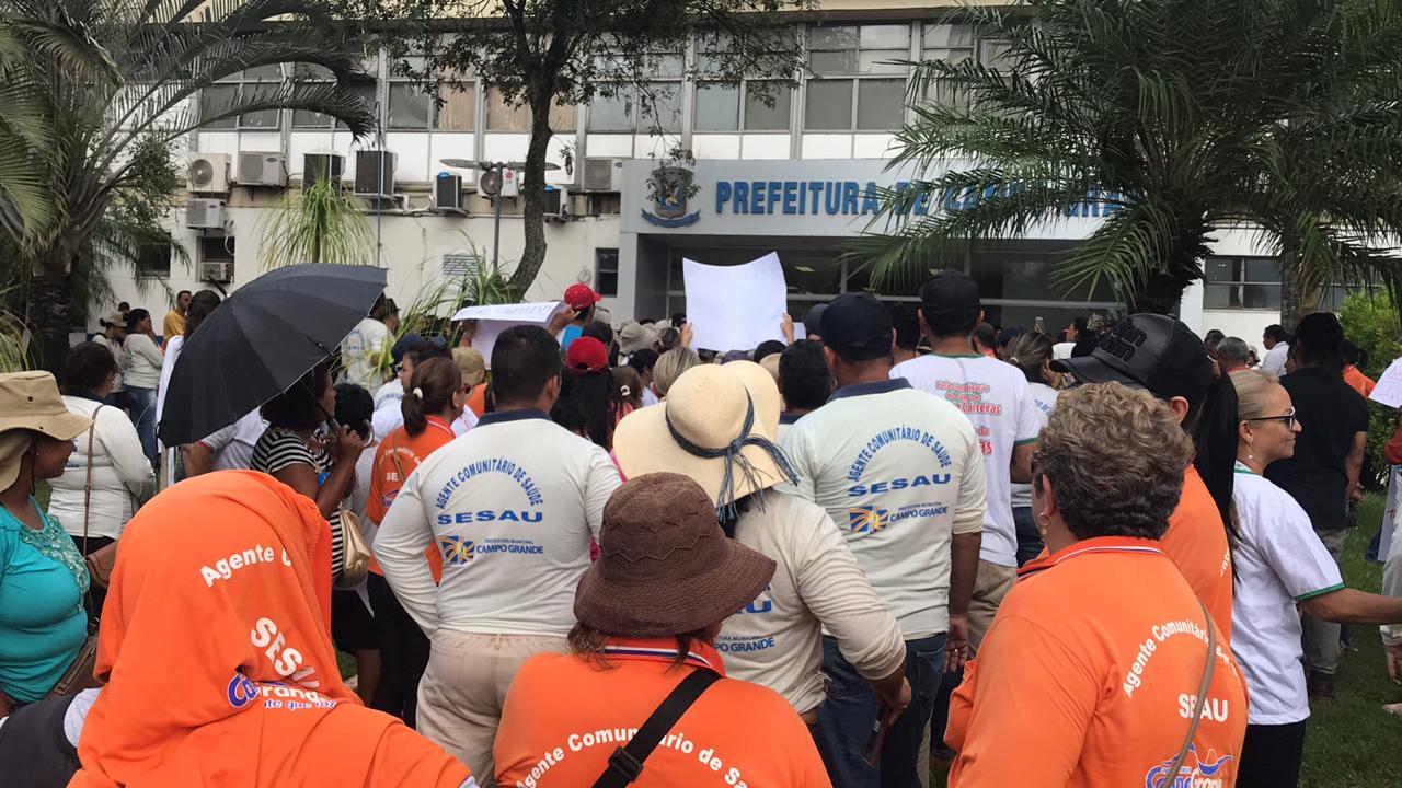 Agentes se reuniram no horário de almoço para protestar contra condições de trabalho - Otávio Neto/CBN CG