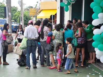O consumismo gera endividamento -