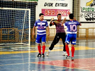 Jogadores comemoraram mais uma vitória no estadual - Jogadores comemoraram mais uma vitória no estadual -
