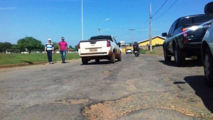 Trecho da avenida Aldair Rosa de Oliveira está intransitável  - Ana Cristina Santos/JP