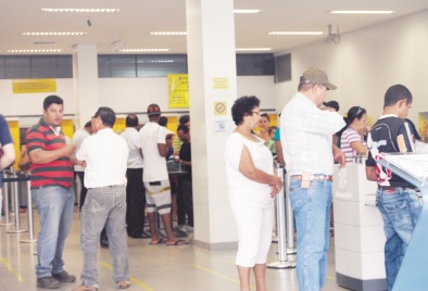 Clientes chegam a esperar mais de 30 minutos por atendimento -