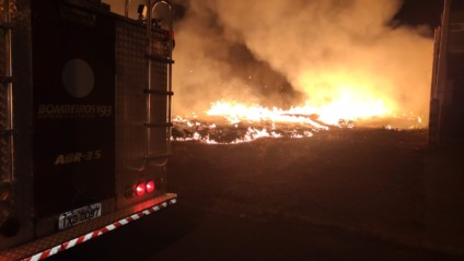 Só na noite de segunda-feira dois incêndios foram registrados - Divulgação/Corpo de Bombeiros Só na noite de segunda-feira dois incêndios foram registrados - Divulgação/Corpo de Bombeiros