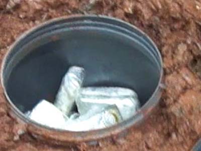 A maior parte da droga encontrada estava escondida em um fundo falso de um caminhão, mas havia ainda entorpecente enterrado -