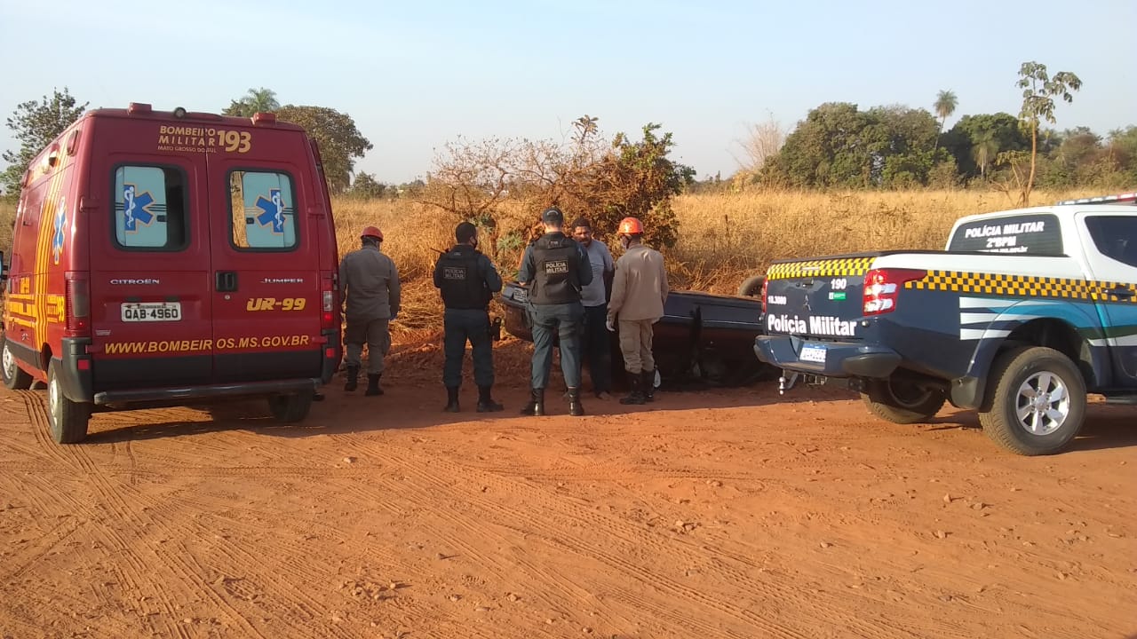 Homem capota carro em estrada de terra e acaba resgatado pelo Corpo de Bombeiros - Alfredo NetoJPNews