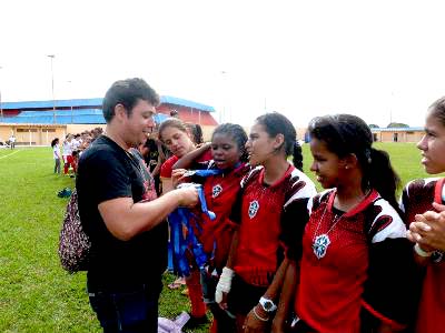 Técnico Jony com as meninas: agora o time chama-se Misto -