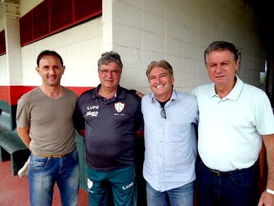 Caio (esq.), Geninho, Flor e Candinho antes de um treinamento da Portuguesa em SP -