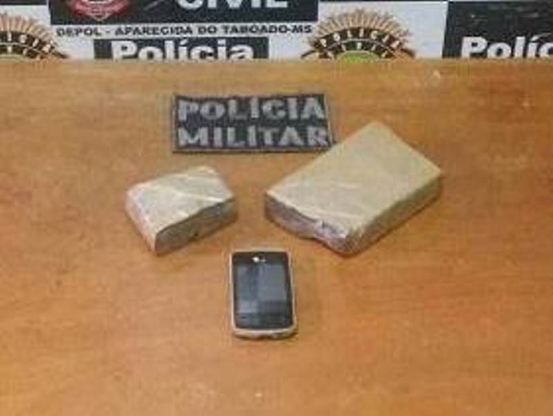 Tijolos de maconha pesaram 635 gramas de drogas