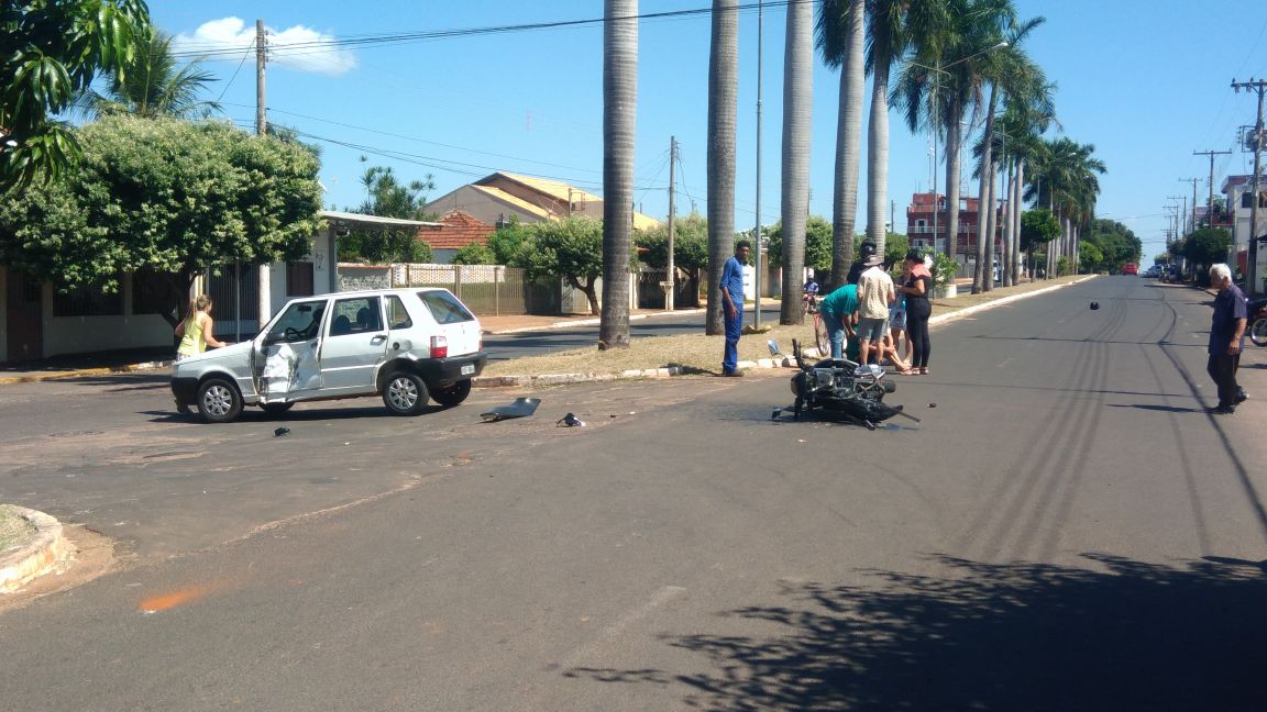 O capacete dele parou cerca de 20 metros do lugar da batida - Lucas dos Anjos/JPNEWS