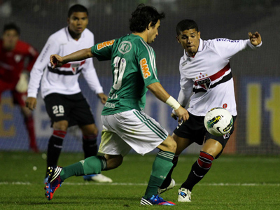 Denilson marca Valdívia: duelo terminou empatado em Barueri -