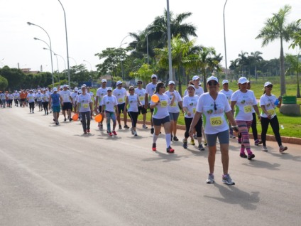 Mais de mil pessoas participaram da ação; atividade foi dividida em caminhada e corrida - Claudio Pereira/JP