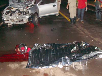 Duas pessoas morreram na hora do acidente -