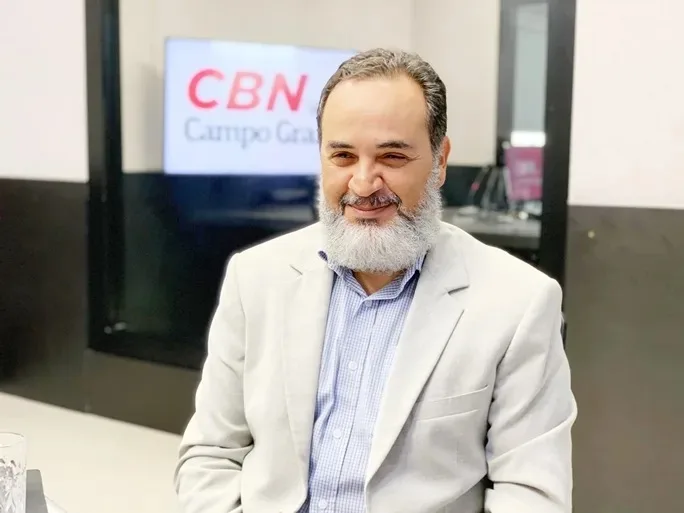 Nelson Alfonso nos estúdios da Rádio CBN Campo Grande