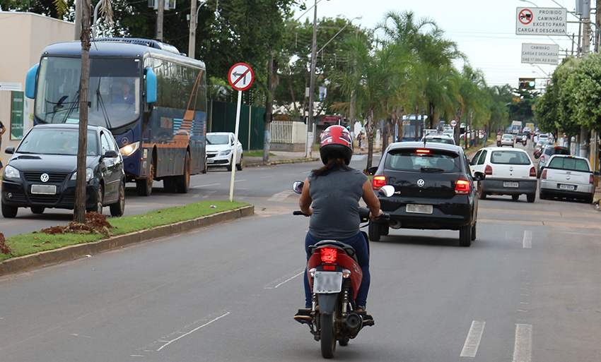 Quarta-feira (28), último dia de fevereiro, e a movimentação começa cedo na avenida Clodoaldo García - Hugo Leal/JPNEWS
