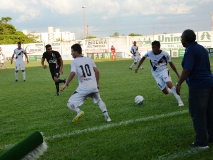 Equipe três-lagoense fez a última partida oficial, domingo passado, no estádio Madrugadão, empatou com o Novoperário, e foi rebaixada - Cláudio Pereira 