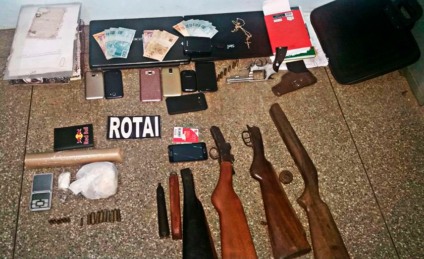 Armas, munições, documentos e entorpecentes também foram apreendidos durante a operação em Três Lagoas - Divulgação