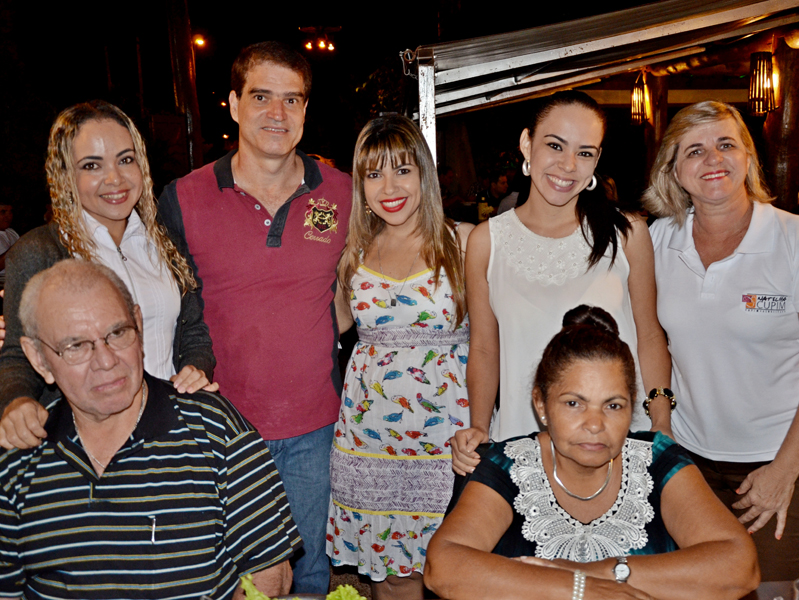 Maria Francisca Navarro curtiu o jantar no Natelha Cupim a família - Claudio Pereira/JP Maria Francisca Navarro curtiu o jantar no Natelha Cupim a família - Claudio Pereira/JP