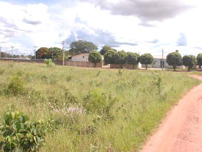 O terreno aguarda o início das obras -