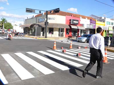 Ruas estão ganhando faixa de pedestre -