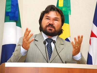 Idevaldo Claudino disse que é um absurdo o salário que algumas indústrias pagam no município em comparação ao valor pago em outras cidades -