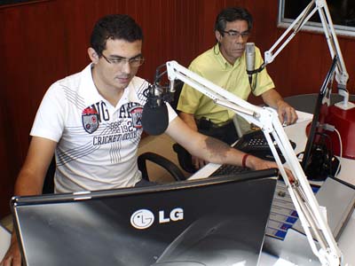 O programa jornalístico é apresentado por Ademilson Lopes e Nino de Assis - O programa jornalístico é apresentado por Ademilson Lopes e Nino de Assis -