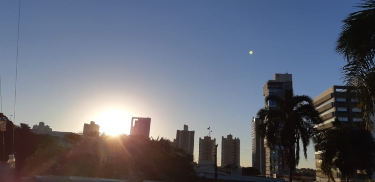 Hoje na Capital, tempo parcialmente nublado com névoa seca e baixa umidade do ar à tarde. - Dayanne Faquetti